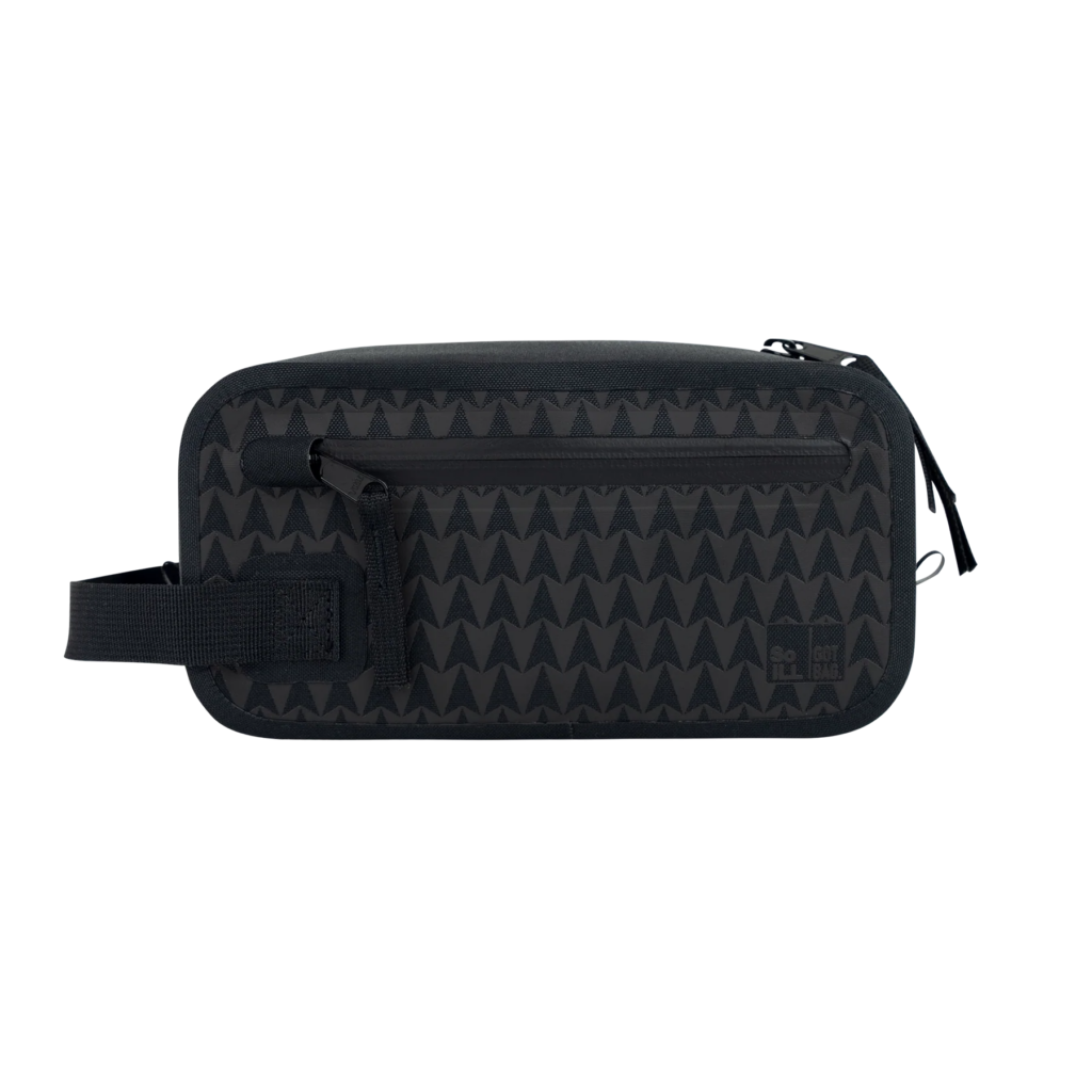 TRAVEL KIT ON THE ROAM Accessoires in black (Schwarz) als Studioaufnahme in Frontansicht.