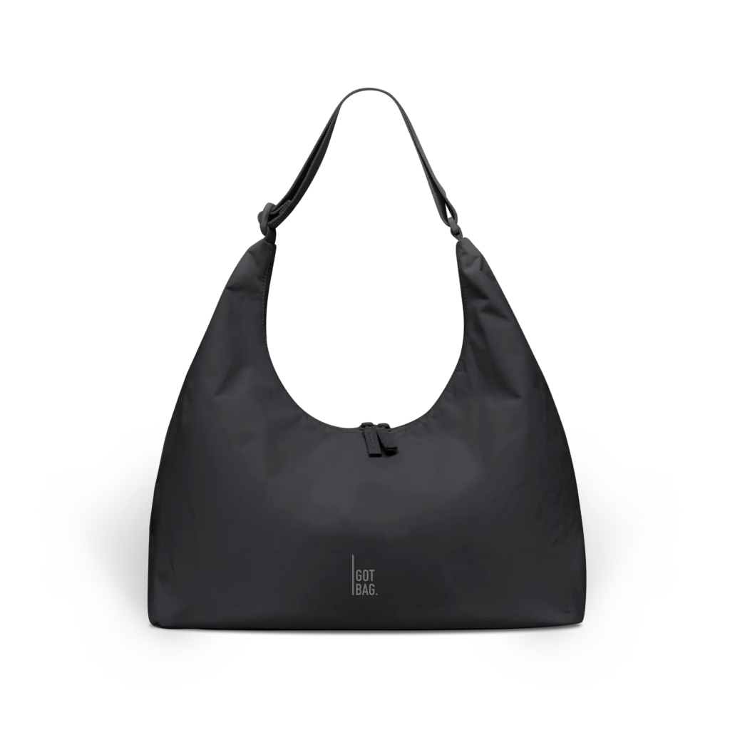 T SHAPE BAG Tasche in black (Schwarz) als Studioaufnahme in Frontansicht.