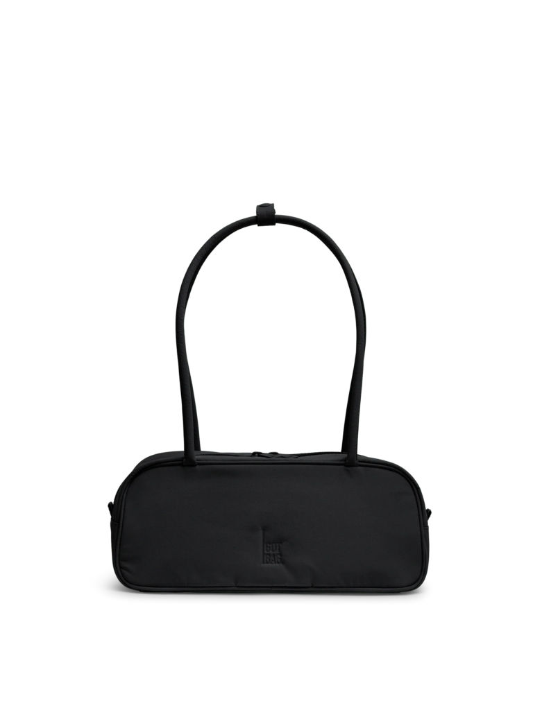 STRIKE BAG SMALL Tasche in black (Schwarz) als Studioaufnahme in Frontansicht.