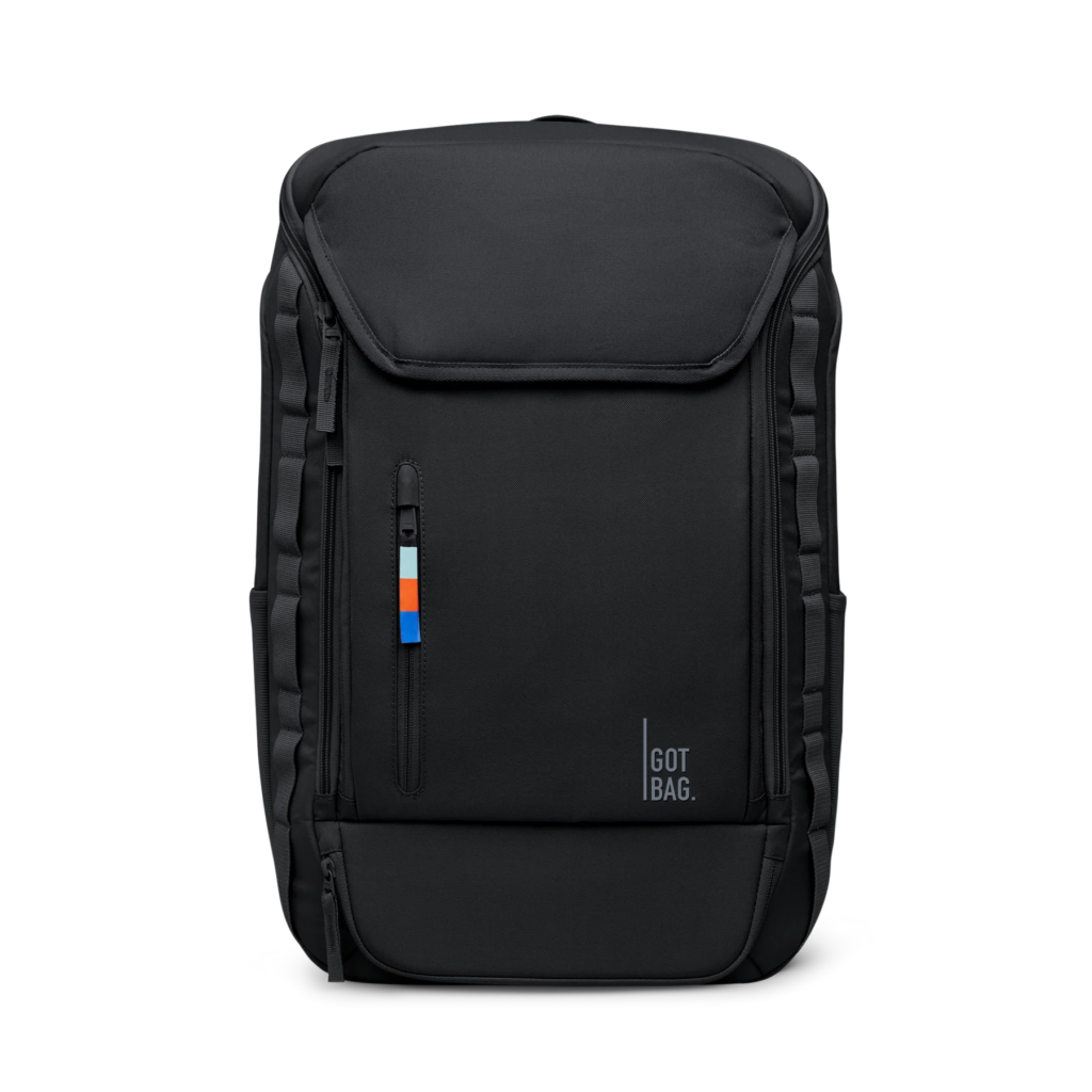 PRO PACK TRAVEL Rucksack in black (Schwarz) als Studioaufnahme in Frontansicht.