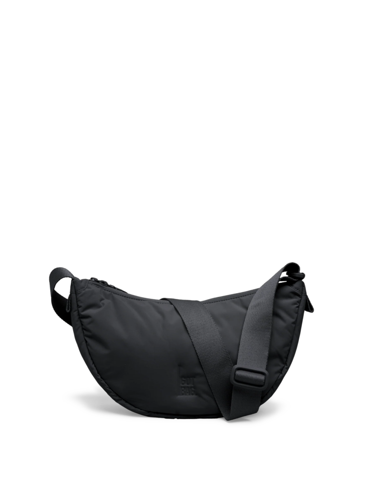 CLOUD MOON BAG SMALL Tasche in black (Schwarz) als Studioaufnahme in Frontansicht.