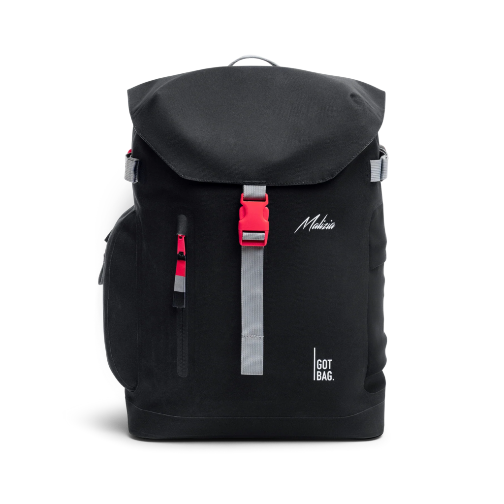 MALIZIA PACK Rucksack in black (Schwarz) als Studioaufnahme in Frontansicht.