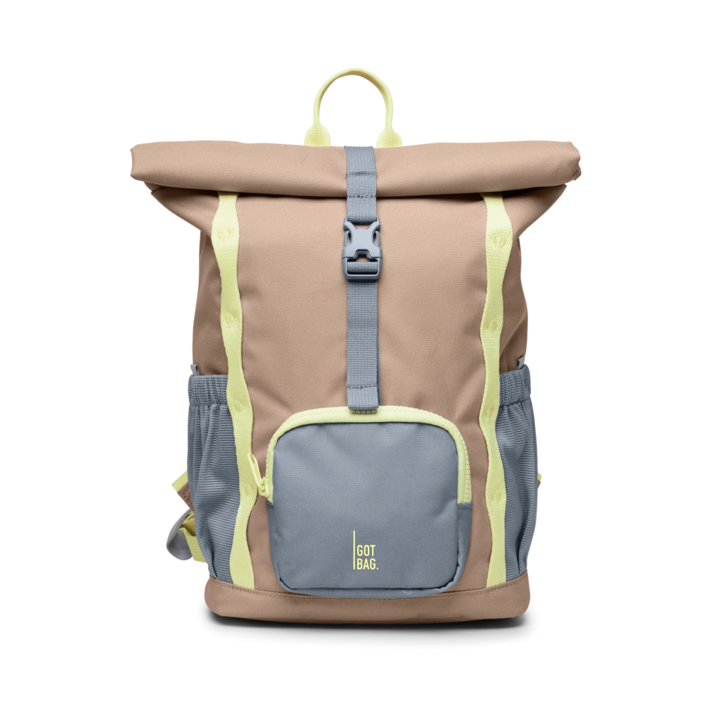 KIDS ADVENTURE ROLLTOP Rucksack in sandbar (warmes Beige mit rötlichem Unterton) in Frontansicht.