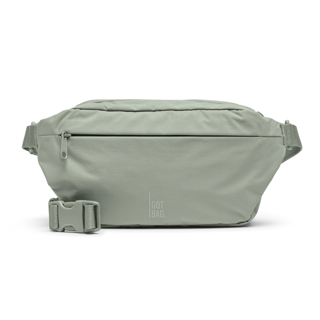 ADAPT SLING BAG Tasche in bass (Salbeigrün) als Studioaufnahme in Frontansicht.