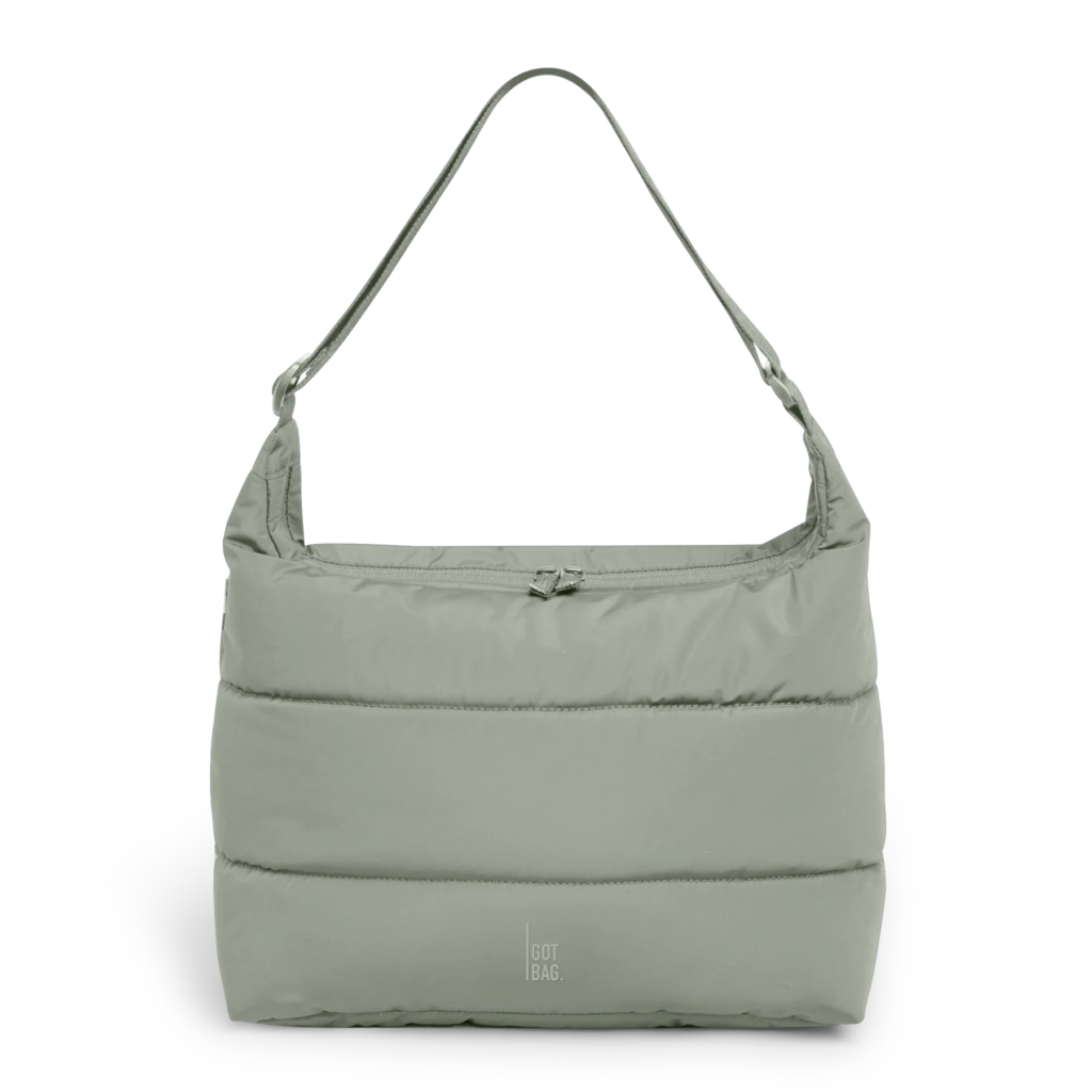 PUFFER SQUARE BAG Tasche in bass (Salbeigrün) als Studioaufnahme in Frontansicht.
