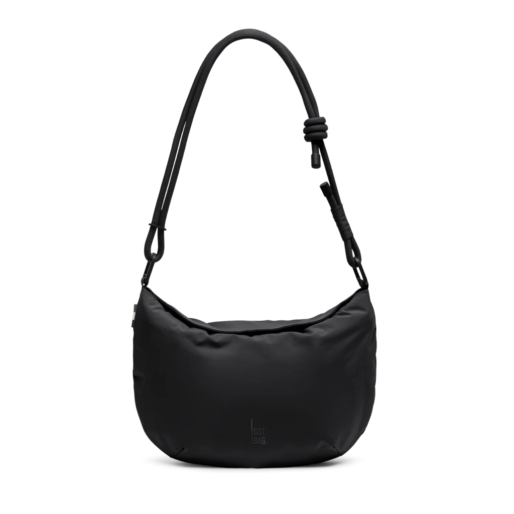CLAM BAG Tasche in black (Schwarz) als Studioaufnahme in Frontansicht.