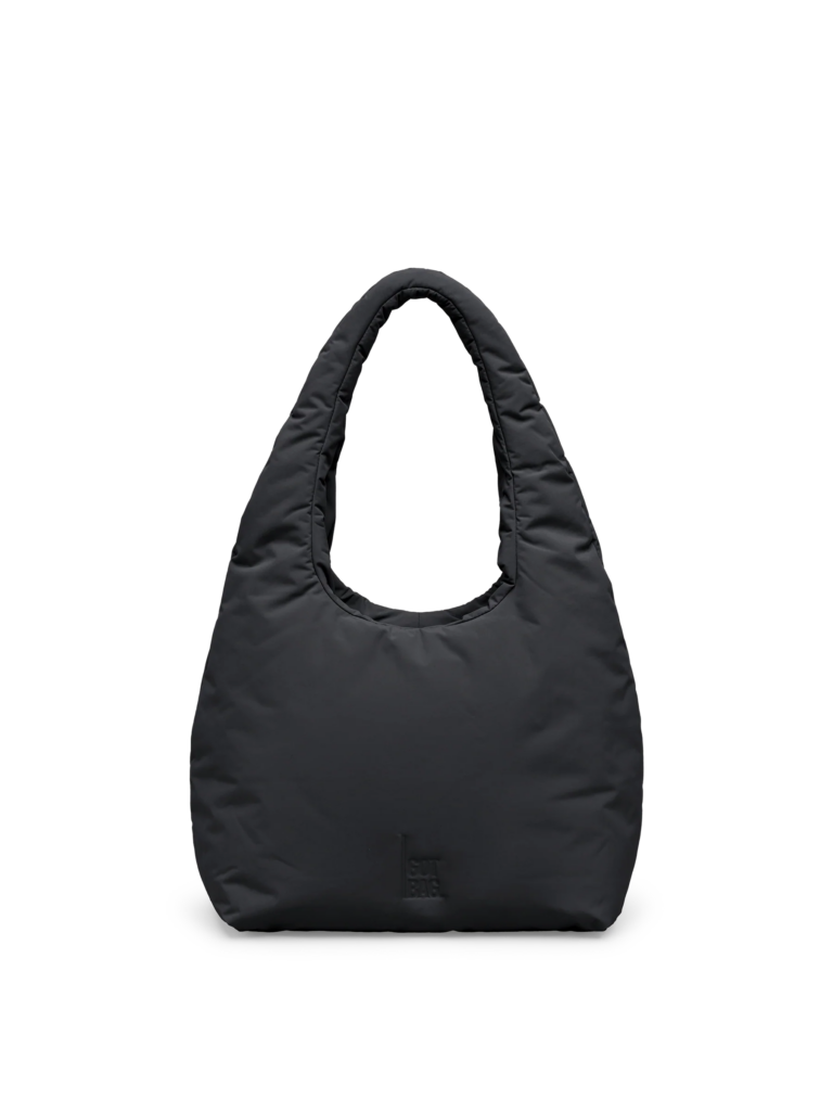 CLOUD SHOULDER BAG Tasche in black (Schwarz) als Studioaufnahme in Frontansicht.