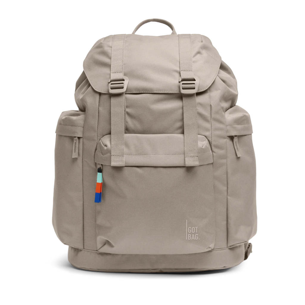 FLAP PACK LARGE Rucksack in scallop (helles Beige) als Studioaufnahme in Frontansicht.