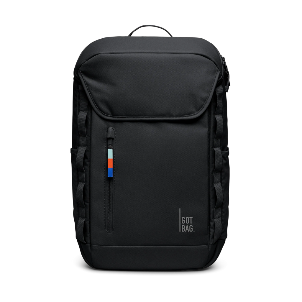 PRO PACK Rucksack in black (Schwarz) als Studioaufnahme in Frontansicht.