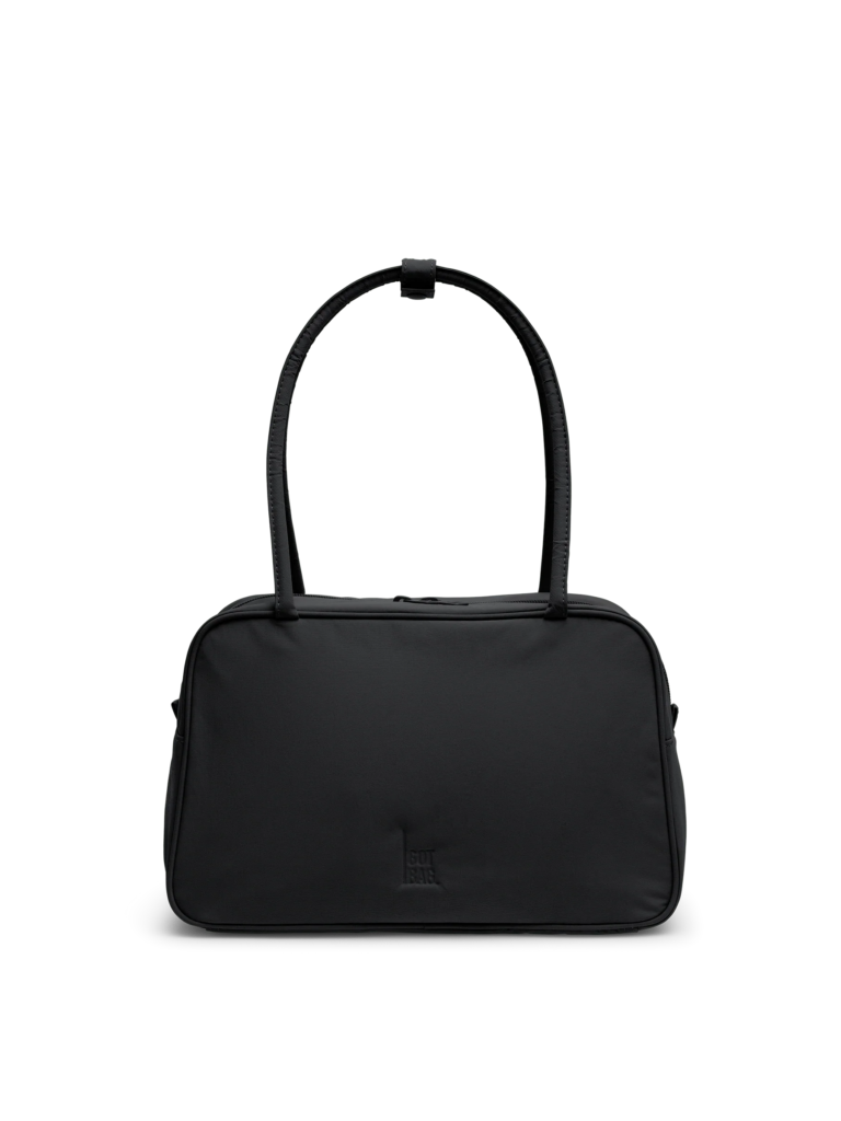 STRIKE BAG Tasche in black (Schwarz) als Studioaufnahme in Frontansicht.