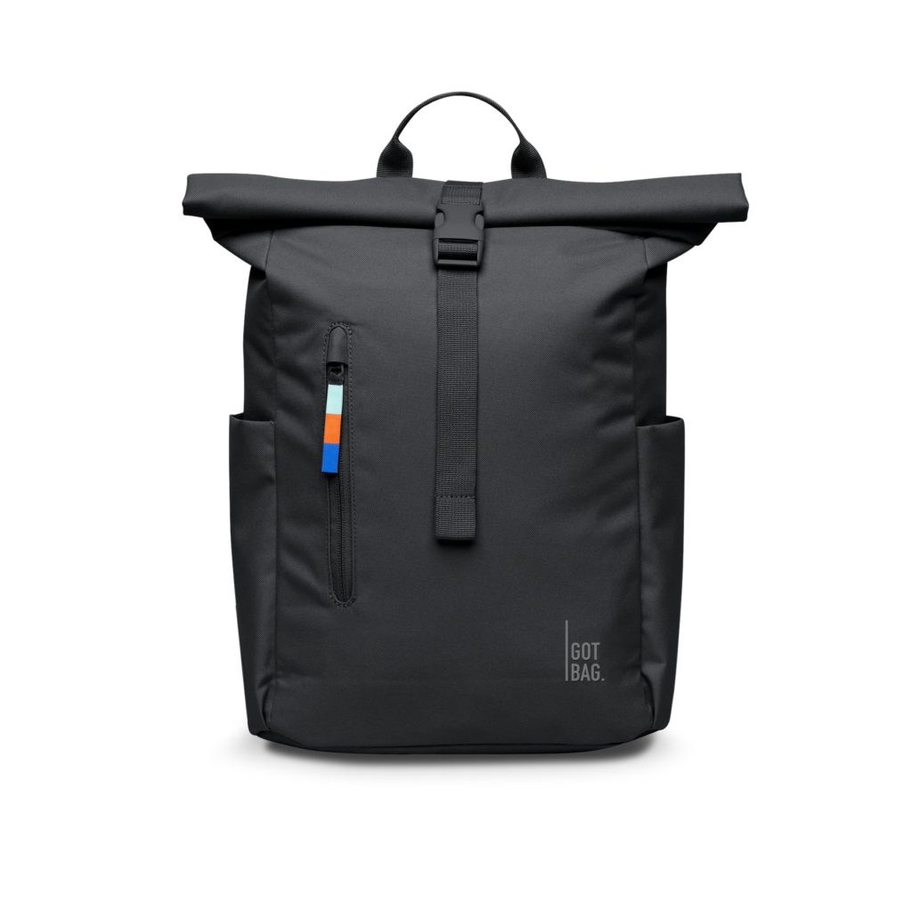 ROLLTOP EASY SMALL Rucksack in black (Schwarz) in Frontansicht.