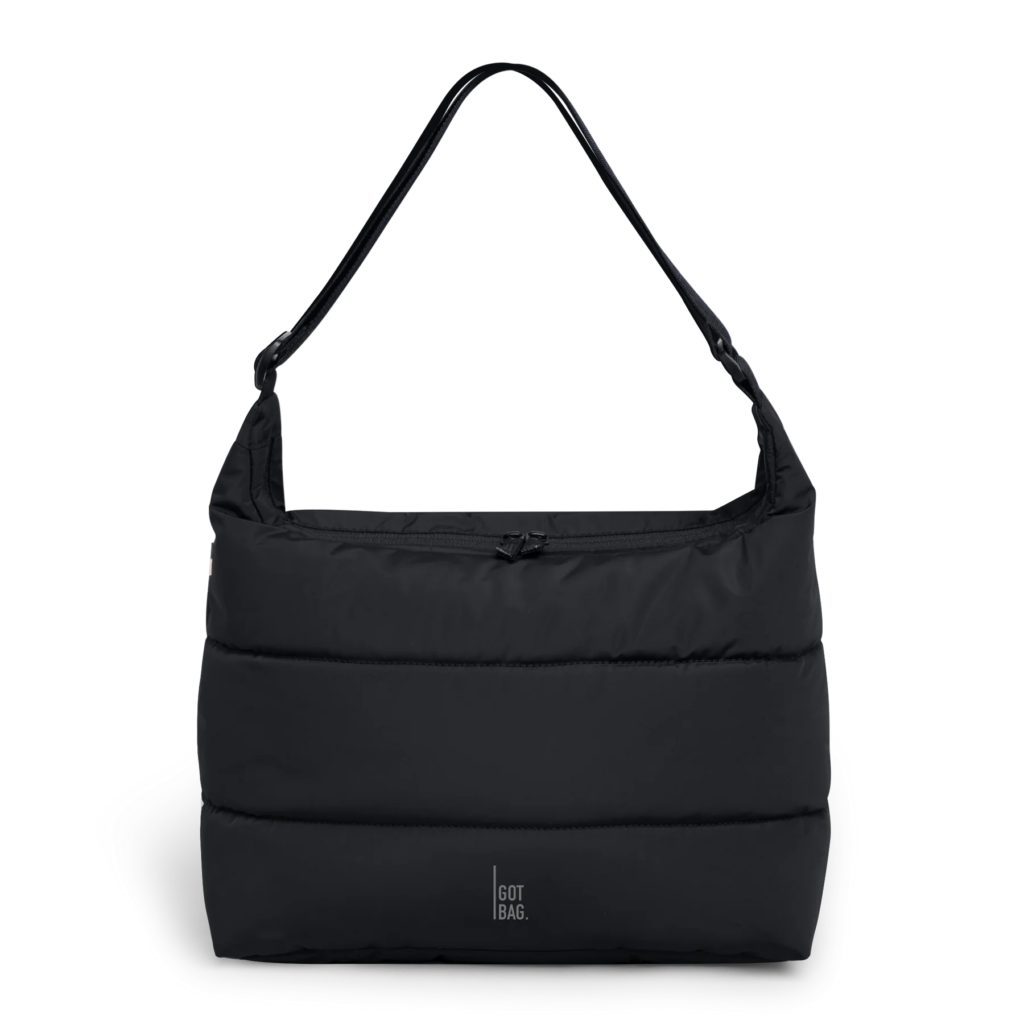 PUFFER SQUARE BAG Tasche in black (Schwarz) als Studioaufnahme in Frontansicht.