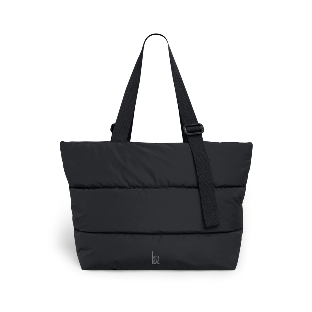 PUFFER TOTE BAG Tasche in black (Schwarz) als Studioaufnahme in Frontansicht.