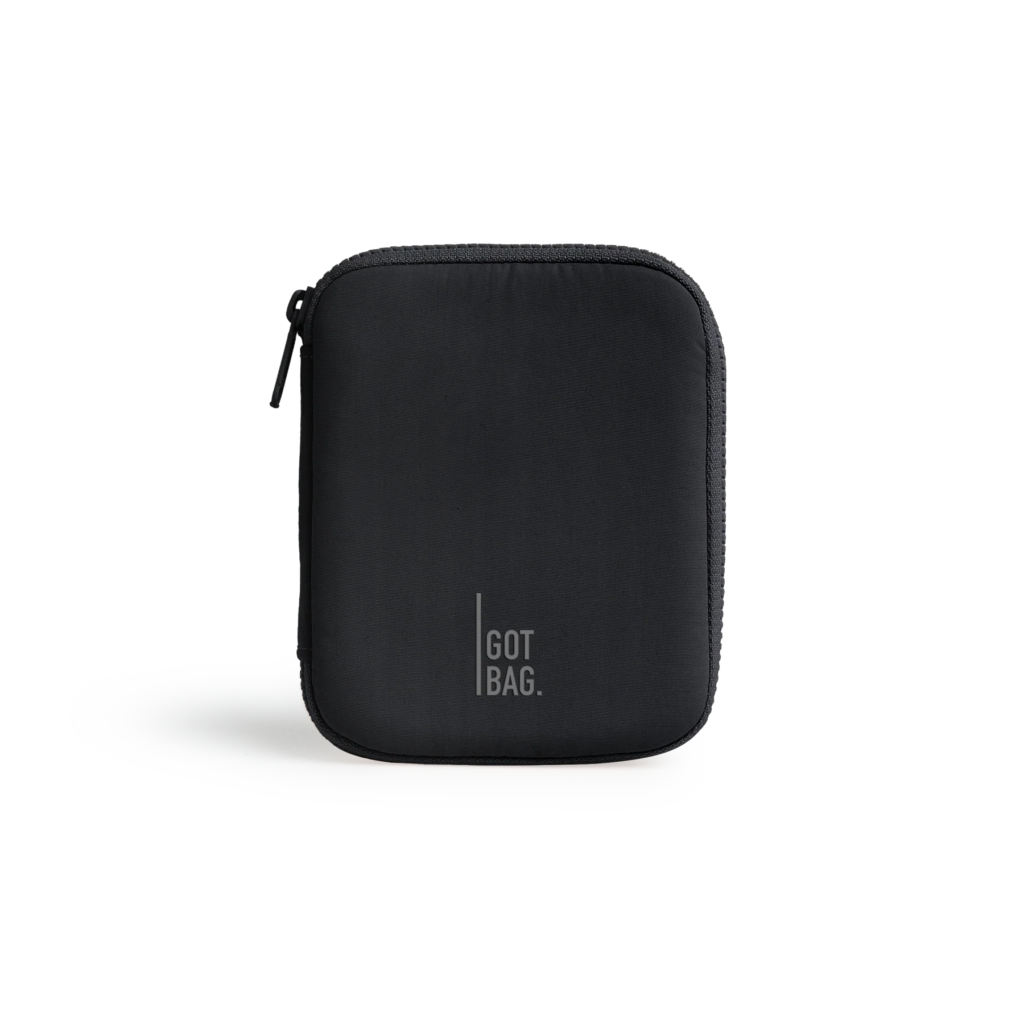 WALLET Accessoires in black (Schwarz) als Studioaufnahme in Frontansicht.